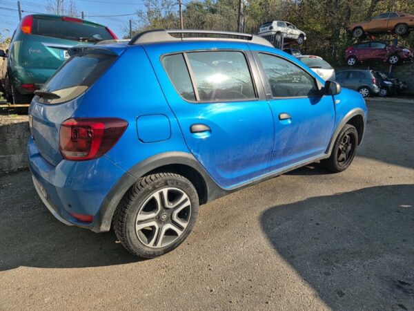 https://opisto-prod-pic.opisto.s3.eu-west-1.bso.st/6156/vhu_photo/2024/11/Vehicule-DACIA-SANDERO2PHASE2-2018-eb8cb08a896a55f663832f13cc18102834946c5eb380d99c2dfb6588069bb2d5_o.jpg