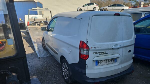 https://opisto-prod-pic.opisto.s3.eu-west-1.bso.st/6011/vhu_photo/2025/01/Vehicule-FORD-TRANSITCOURIERPHASE1-2017-0f77a0ed142ff98c1d8dd76f1351f5e851bb35551f8076025307fd8ffe253881_o.jpg