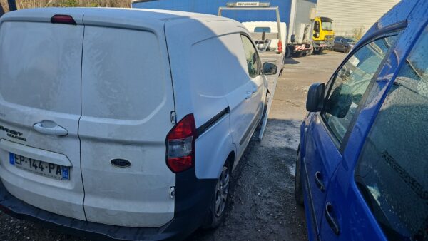 https://opisto-prod-pic.opisto.s3.eu-west-1.bso.st/6011/vhu_photo/2025/01/Vehicule-FORD-TRANSITCOURIERPHASE1-2017-a40da46f092a25f8305c8ccc486824d0b202ef5ba609660d092d5c2b67cde72b_o.jpg