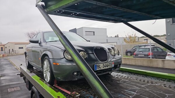 https://opisto-prod-pic.opisto.s3.eu-west-1.bso.st/6011/vhu_photo/2025/03/Vehicule-JAGUAR-S-TYPE-PHASE-2-2-7-2005-3ffeb6a415a63ac81ca8018349d795007db8b719613aa479ebb1c732eeefb0fc_o.jpeg