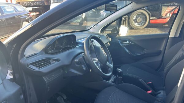 https://opisto-prod-pic.opisto.s3.eu-west-1.bso.st/6156/vhu_photo/2024/12/Vehicule-PEUGEOT-208-1-PHASE-2-1-2-2019-385f216d1e6b52718479a10bb659c8a5d9d4c53e632f1df1218e8dd324690f50_o.JPG