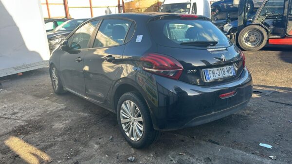 https://opisto-prod-pic.opisto.s3.eu-west-1.bso.st/6156/vhu_photo/2024/12/Vehicule-PEUGEOT-208-1-PHASE-2-1-2-2019-3fd38b9e27a948d5771ec1d16211033879b31dde2816b537b1bda10e8640e6f8_o.JPG