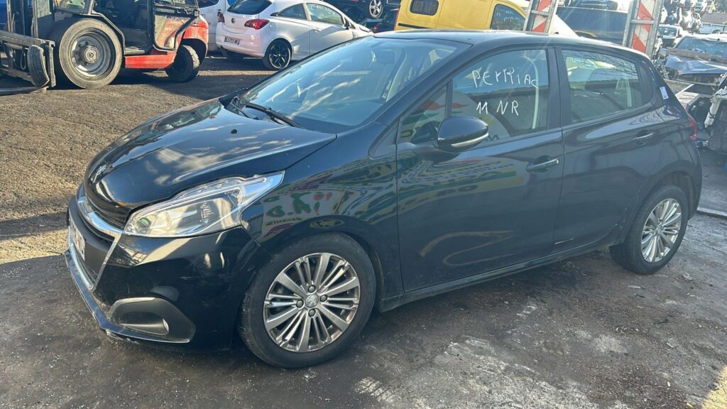 https://opisto-prod-pic.opisto.s3.eu-west-1.bso.st/6156/vhu_photo/2024/12/Vehicule-PEUGEOT-208-1-PHASE-2-1-2-2019-5b26aa24c0338d54f7a609dd70490e7bee77b8eaaf12328995df4fadfb25c66f_o.JPG