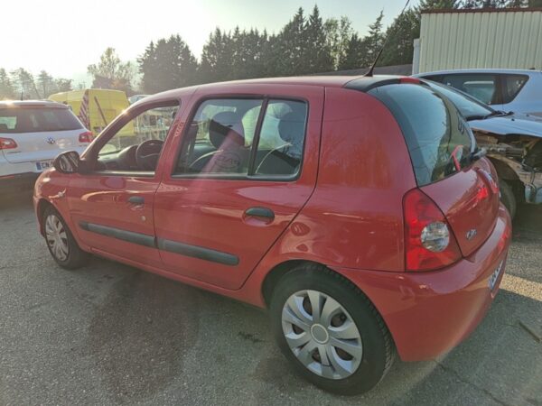 https://opisto-prod-pic.opisto.s3.eu-west-1.bso.st/6156/vhu_photo/2024/10/Vehicule-RENAULT-CLIO2CAMPUSPHASE2-2011-55d79b0a94f69e0307ce1cf3ece29aaf74404cd8ed58a7faedfcc7184e9e328d_o.jpg