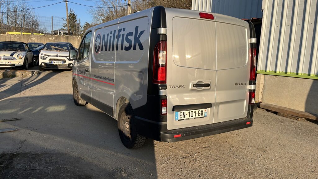 https://opisto-prod-pic.opisto.s3.eu-west-1.bso.st/6156/vhu_photo/2025/02/Vehicule-RENAULT-TRAFIC3COURTPHASE1-2017-c3d4e30119bd9364aab93df21ce66bc383b083624d19e46b753a0033bdb3f9ed_o.jpg