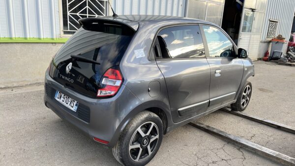 https://opisto-prod-pic.opisto.s3.eu-west-1.bso.st/6156/vhu_photo/2025/02/Vehicule-RENAULT-TWINGO3PHASE1-2015-421e5a932c10fffdccff5c40a5641c4172493459f21d3c8b29cd35d4bc3a1579_o.jpg