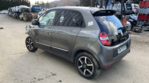 https://opisto-prod-pic.opisto.s3.eu-west-1.bso.st/6156/vhu_photo/2025/02/Vehicule-RENAULT-TWINGO3PHASE1-2015-d128a504b17b91c6c88266fee28bb363ff1cbaeb0f1110f63c018d12f43e380c_o.jpg