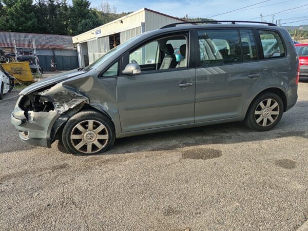 https://opisto-prod-pic.opisto.s3.eu-west-1.bso.st/6156/vhu_photo/2024/10/Vehicule-VOLKSWAGEN-TOURAN1PHASE1-2006-02b7cb096ee33c2439c7324c94c27f8bad0d522d999b1da4e4de77749885a540_o.jpg