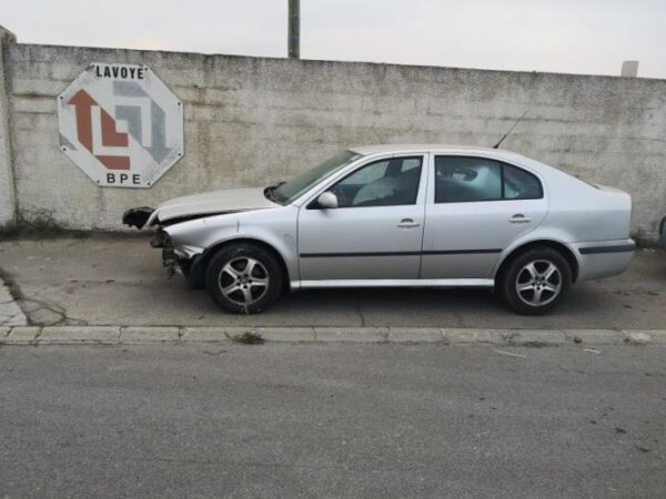 476718415