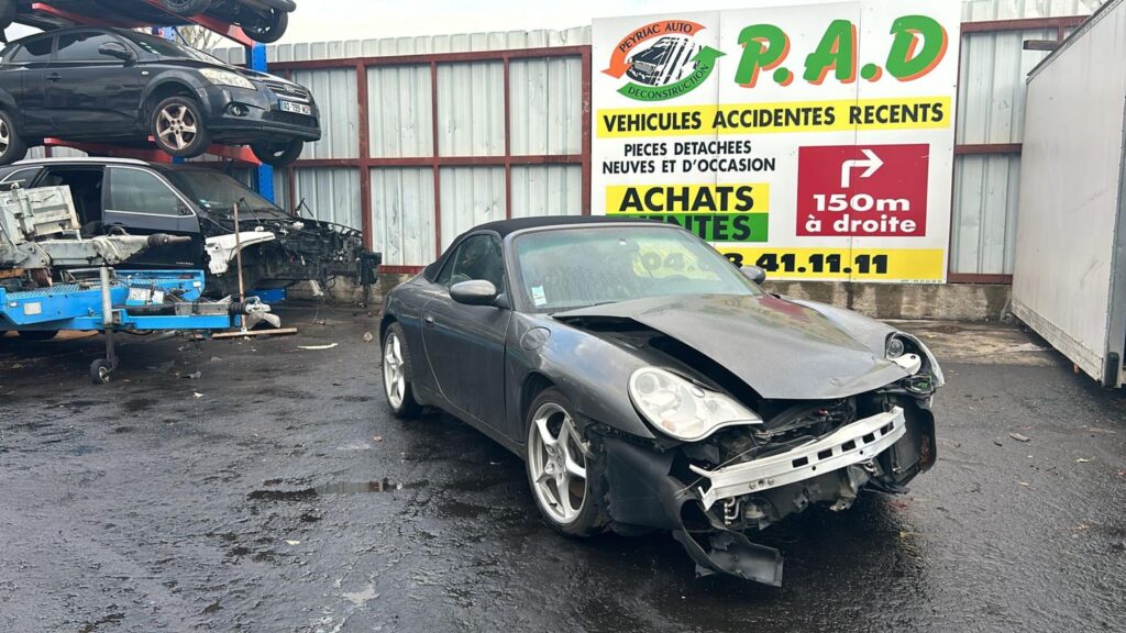 https://opisto-prod-pic.opisto.s3.eu-west-1.bso.st/6156/vhu_photo/2024/10/Vehicule-PORSCHE-911-4-996-CABRIOLET-3-6-2003-2e070d3d0467feb0649773212e6579724b4f3580a46e7febdb3b0cdd34935620_o.JPG