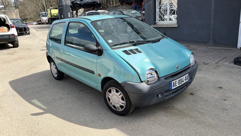 https://opisto-prod-pic.opisto.s3.eu-west-1.bso.st/6156/vhu_photo/2025/03/Vehicule-RENAULT-TWINGO1PHASE2-1999-74ee7a33b2898950b59bcc3f80a783379d055b230c81adaa6a19f3c4c3b742fe_o.jpg